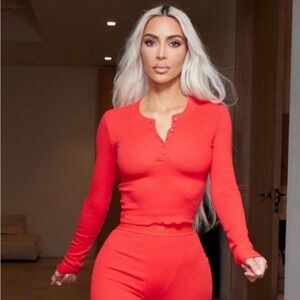 SKIMS *NWT COTTON RIB CROP LONG SLEEVE HENLEY |COLOR: CRANBERRY